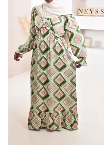 Robe longue verte satinée évasée avec imprimés, parfait pour les femmes voilées, idéal pour des événements