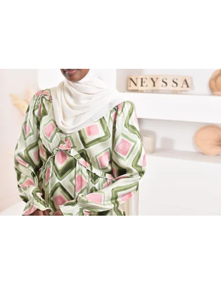 Robe longue verte satinée évasée avec imprimés, parfait pour les femmes voilées, idéal pour des événements