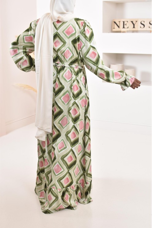 Robe longue verte satinée évasée avec imprimés, parfait pour les femmes voilées, idéal pour des événements
