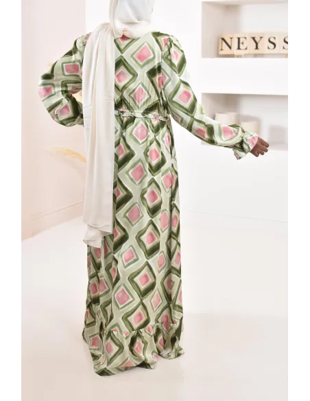 Robe longue verte satinée évasée avec imprimés, parfait pour les femmes voilées, idéal pour des événements