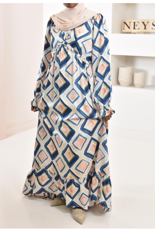 Robe longue bleu en satin évasée avec motifs tendances, parfait pour les femmes voilées, collection été