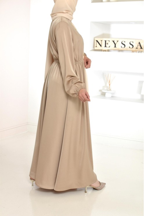 Abaya brodée cintrée robe ample style caftan femme musulmane