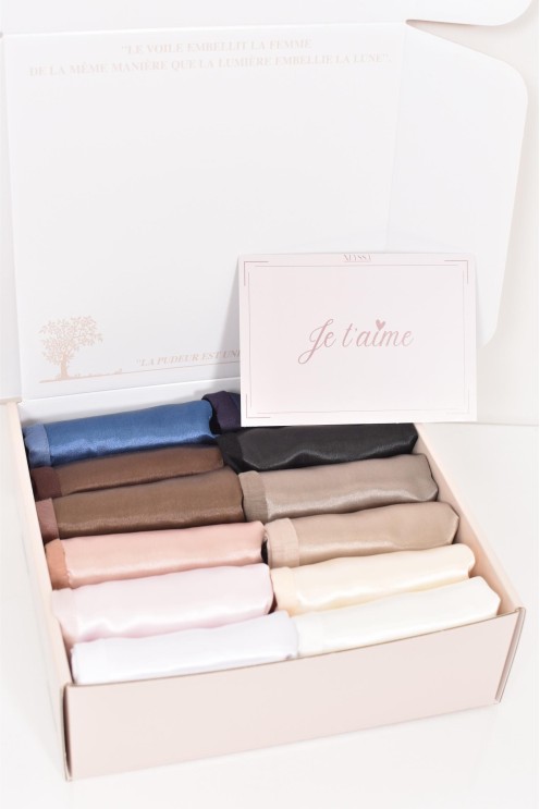 Box of 16 caps tube gift set for veiled women