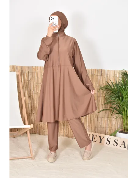 Burkini langer Badeanzug für die verschleierte muslimische Frau.