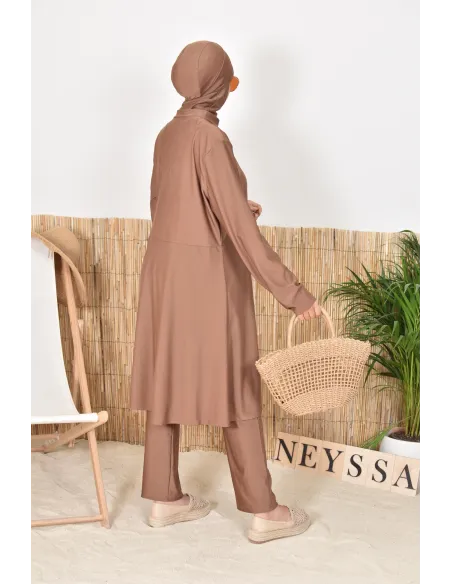 Burkini langer Badeanzug für die verschleierte muslimische Frau.