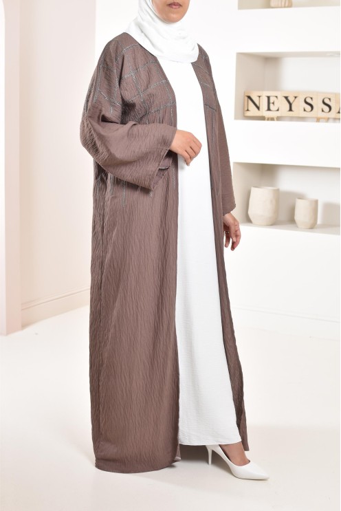 kimono Abaya Dubaï marron brodé, coupe ample, tenue pudique, motifs style japonais
