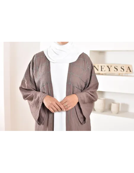 kimono Abaya Dubaï marron brodé, coupe ample, tenue pudique, motifs style japonais