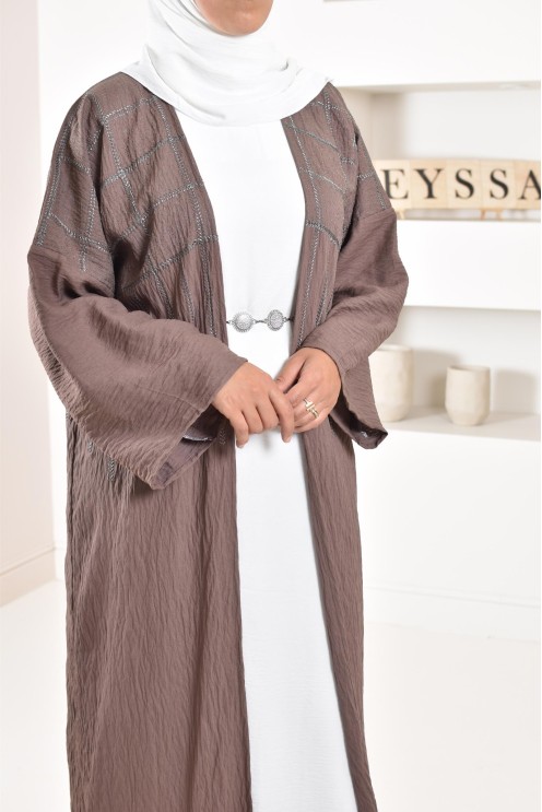 kimono Abaya Dubaï marron brodé, coupe ample, tenue pudique, motifs style japonais