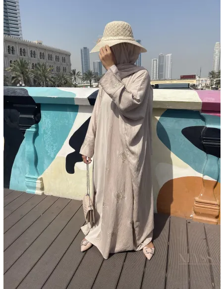 abaya kimono Dubaï nude avec broderie, tissu en lin, coupe pudique