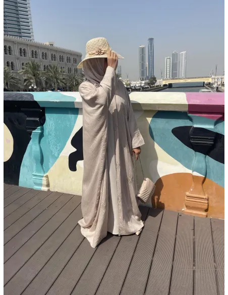 abaya kimono Dubaï nude avec broderie, tissu en lin, coupe pudique