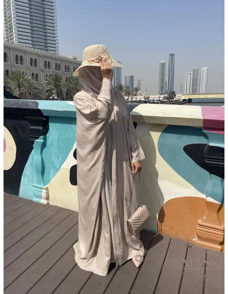 abaya kimono Dubaï nude avec broderie, tissu en lin, coupe pudique