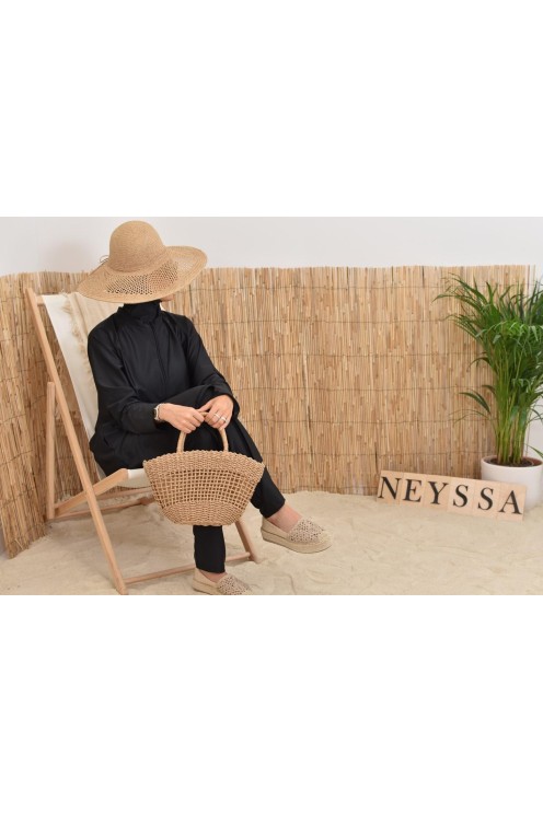 Découvrez le Burkini Neyssa Shop en 3 pièces, un maillot de bain musulman conçu spécialement pour les femmes voilées.