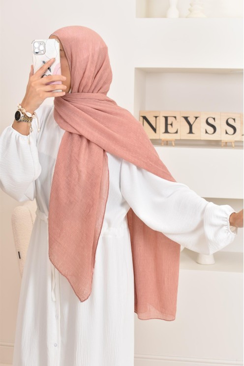 Un hijab féminin à texture longue à la fois économique et idéal pour une mode discrète.