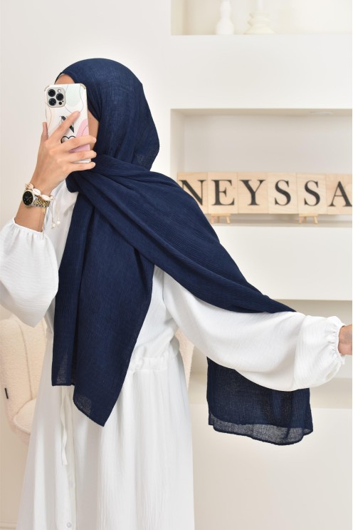 Un hijab féminin à texture longue à la fois économique et idéal pour une mode discrète.