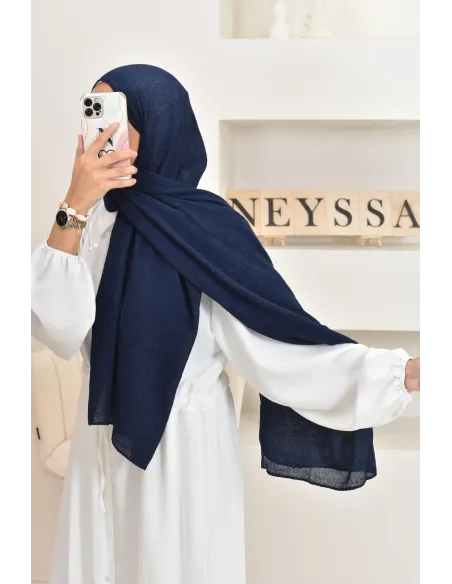 Un hijab féminin à texture longue à la fois économique et idéal pour une mode discrète.