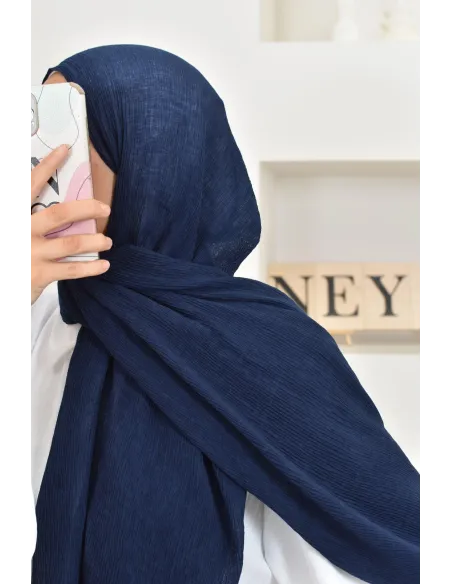 Un hijab féminin à texture longue à la fois économique et idéal pour une mode discrète.
