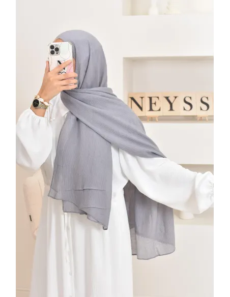 Un hijab féminin à texture longue à la fois économique et idéal pour une mode discrète.