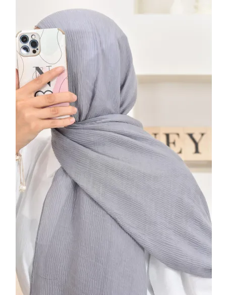 Un hijab féminin à texture longue à la fois économique et idéal pour une mode discrète.