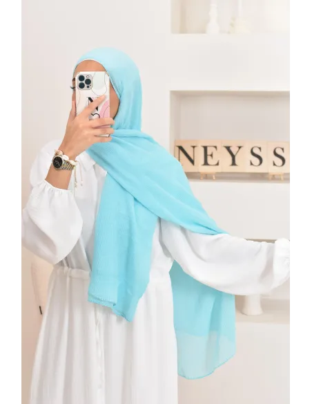 Un hijab féminin à texture longue à la fois économique et idéal pour une mode discrète.