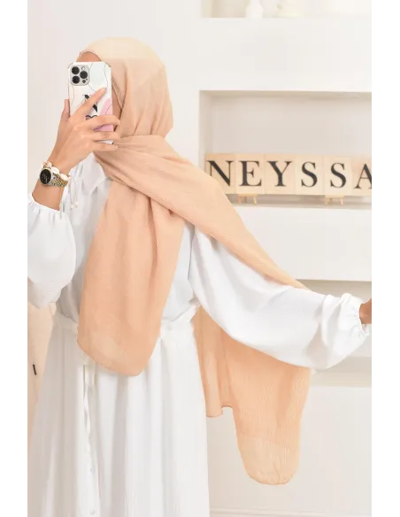 Un hijab féminin à texture longue à la fois économique et idéal pour une mode discrète.