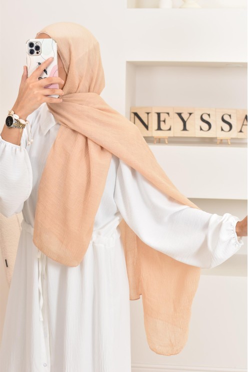 Un hijab féminin à texture longue à la fois économique et idéal pour une mode discrète.