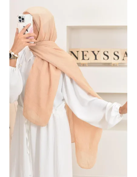 Un hijab féminin à texture longue à la fois économique et idéal pour une mode discrète.