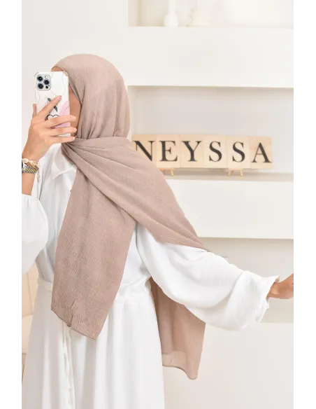 Un hijab féminin à texture longue à la fois économique et idéal pour une mode discrète.