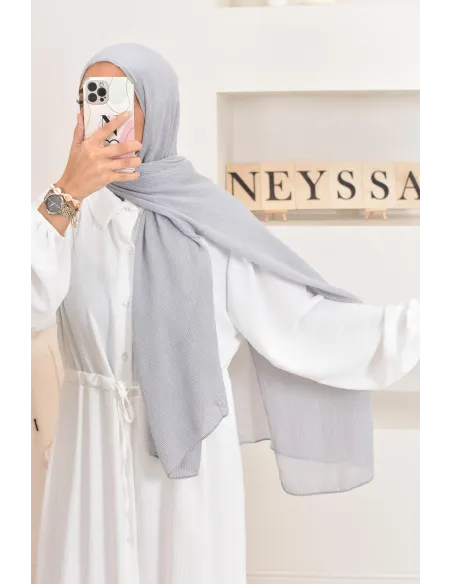 Un hijab féminin à texture longue à la fois économique et idéal pour une mode discrète.