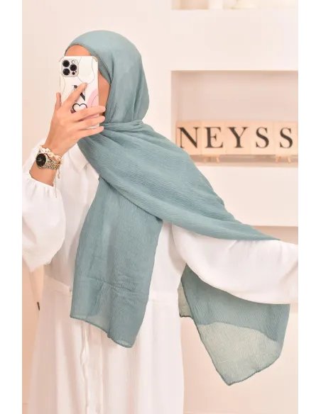Un hijab féminin à texture longue à la fois économique et idéal pour une mode discrète.