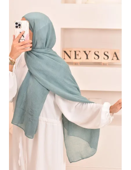 Un hijab féminin à texture longue à la fois économique et idéal pour une mode discrète.