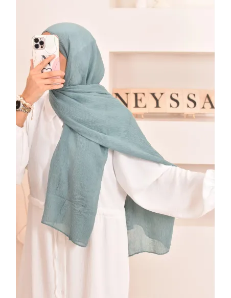 Un hijab féminin à texture longue à la fois économique et idéal pour une mode discrète.