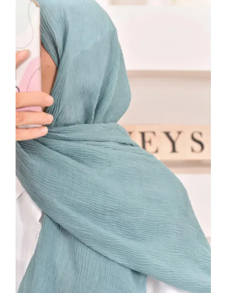 Un hijab féminin à texture longue à la fois économique et idéal pour une mode discrète.
