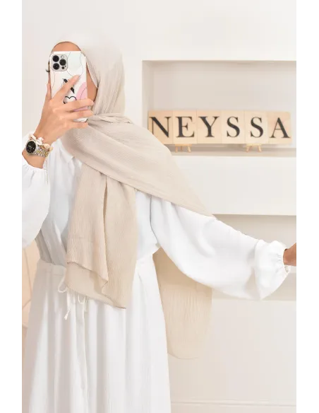 Un hijab féminin à texture longue à la fois économique et idéal pour une mode discrète.