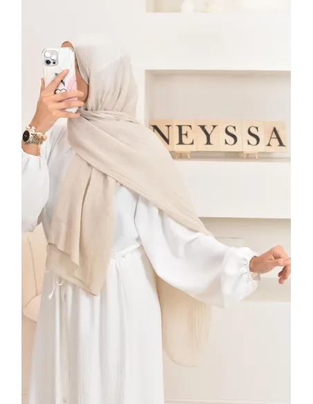 Un hijab féminin à texture longue à la fois économique et idéal pour une mode discrète.