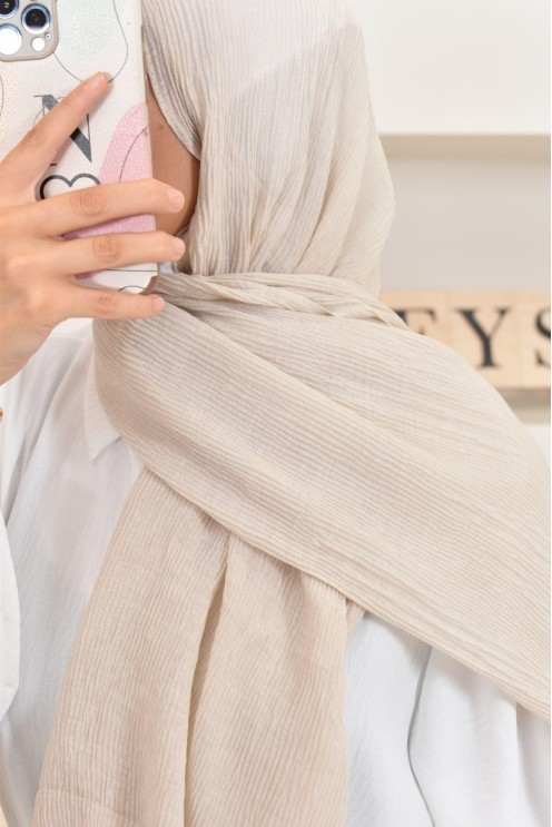 Un hijab féminin à texture longue à la fois économique et idéal pour une mode discrète.