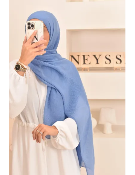 Un hijab féminin à texture longue à la fois économique et idéal pour une mode discrète.