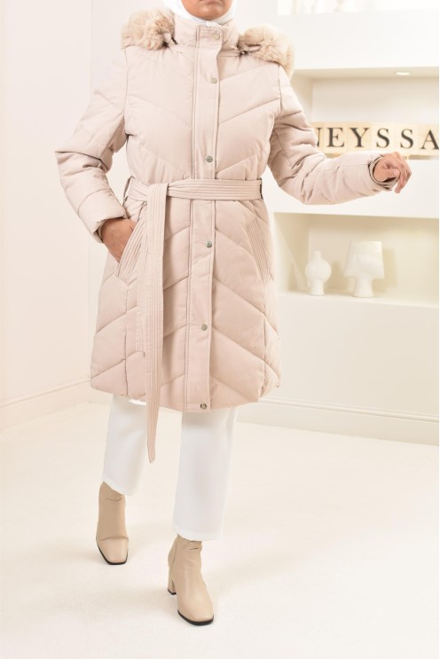 Lange, gesteppte, beigefarbene Daunenjacke mit Innenfell, ultrawarm