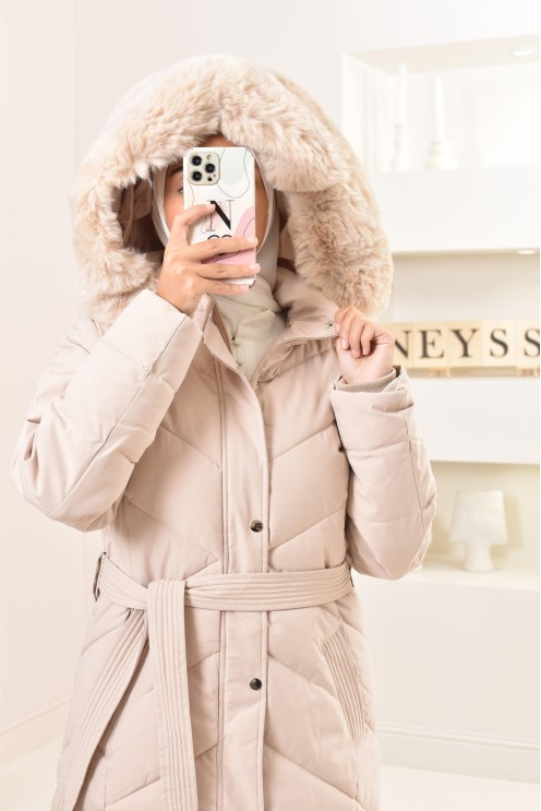 Lange, gesteppte, beigefarbene Daunenjacke mit Innenfell, ultrawarm