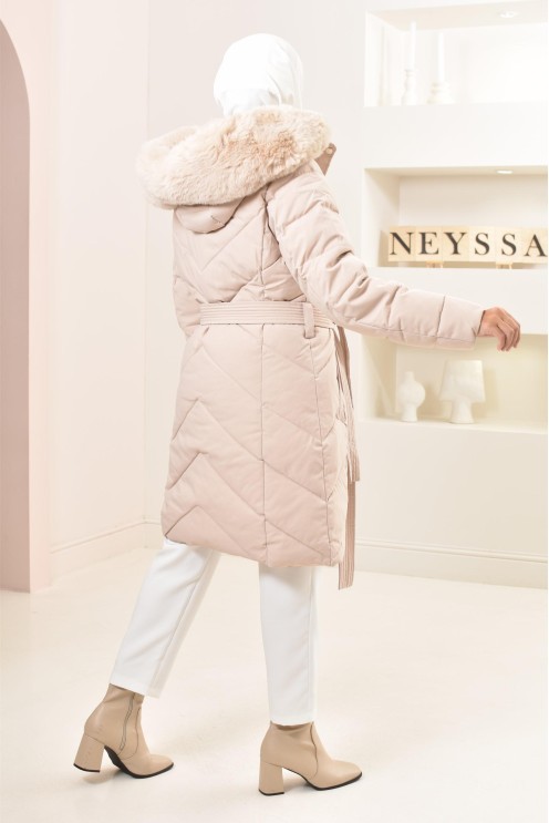 Lange, gesteppte, beigefarbene Daunenjacke mit Innenfell, ultrawarm