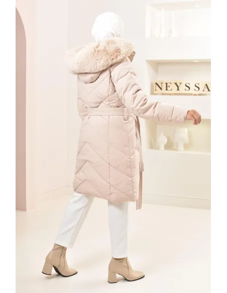 Lange, gesteppte, beigefarbene Daunenjacke mit Innenfell, ultrawarm