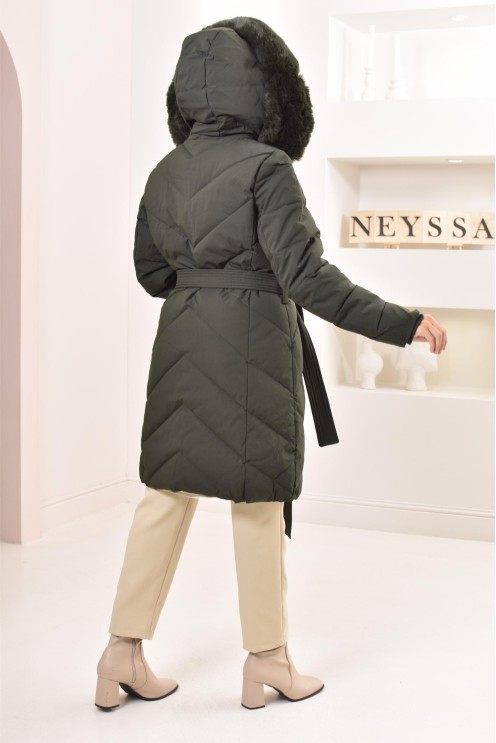 Doudoune longue kaki, matelassée, capuche et intérieur à fourrure