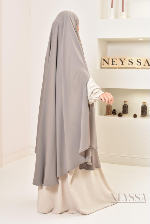 Long khimar 2 fentes en soie de Médine femme musulmane voilée. Parfait pour le quotidien.