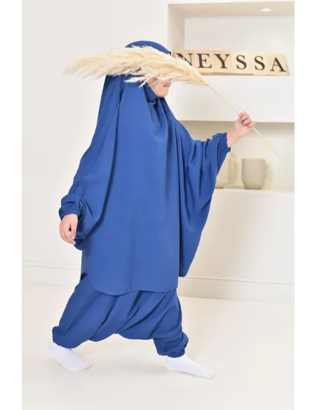 Jilbeb fillette ou jilbab fille tenue de prière et de cours d'arabe.