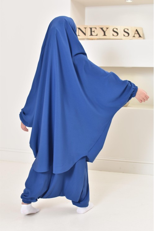 Jilbeb fillette ou jilbab fille tenue de prière et de cours d'arabe.