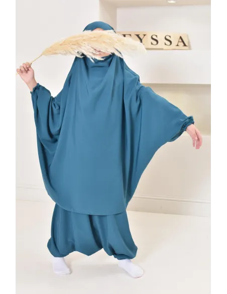 Jilbeb fillette ou jilbab fille tenue de prière et de cours d'arabe.