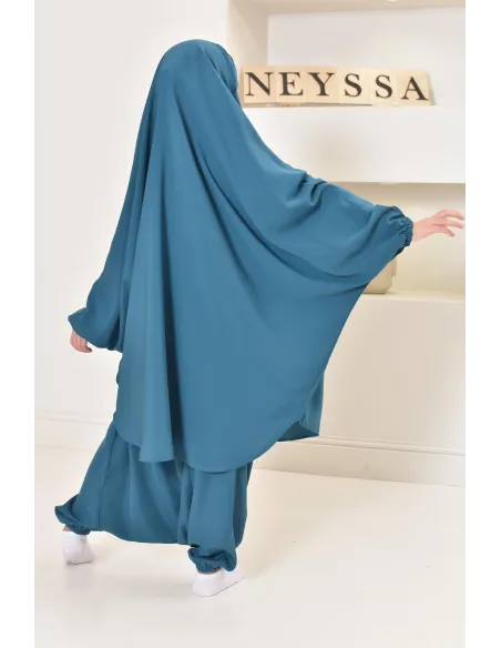 Jilbeb fillette ou jilbab fille tenue de prière et de cours d'arabe.