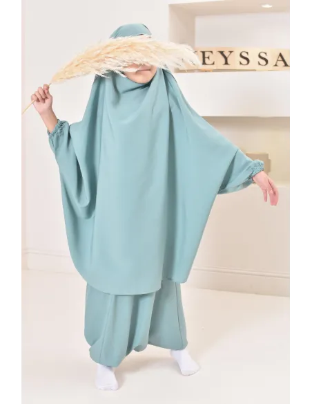 Jilbeb fillette ou jilbab fille tenue de prière et de cours d'arabe.