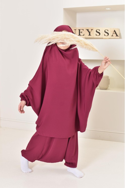 Jilbeb fillette ou jilbab fille tenue de prière et de cours d'arabe.
