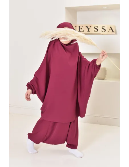 Jilbeb fillette ou jilbab fille tenue de prière et de cours d'arabe.