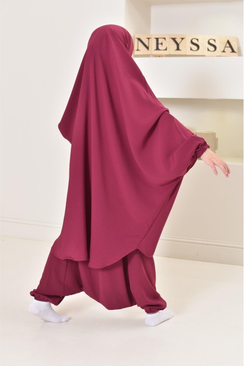 Jilbeb fillette ou jilbab fille tenue de prière et de cours d'arabe.